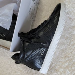 NEW Women's High Top Sneakers Black Textured Shine Lace-up Shoes 6M True Craft